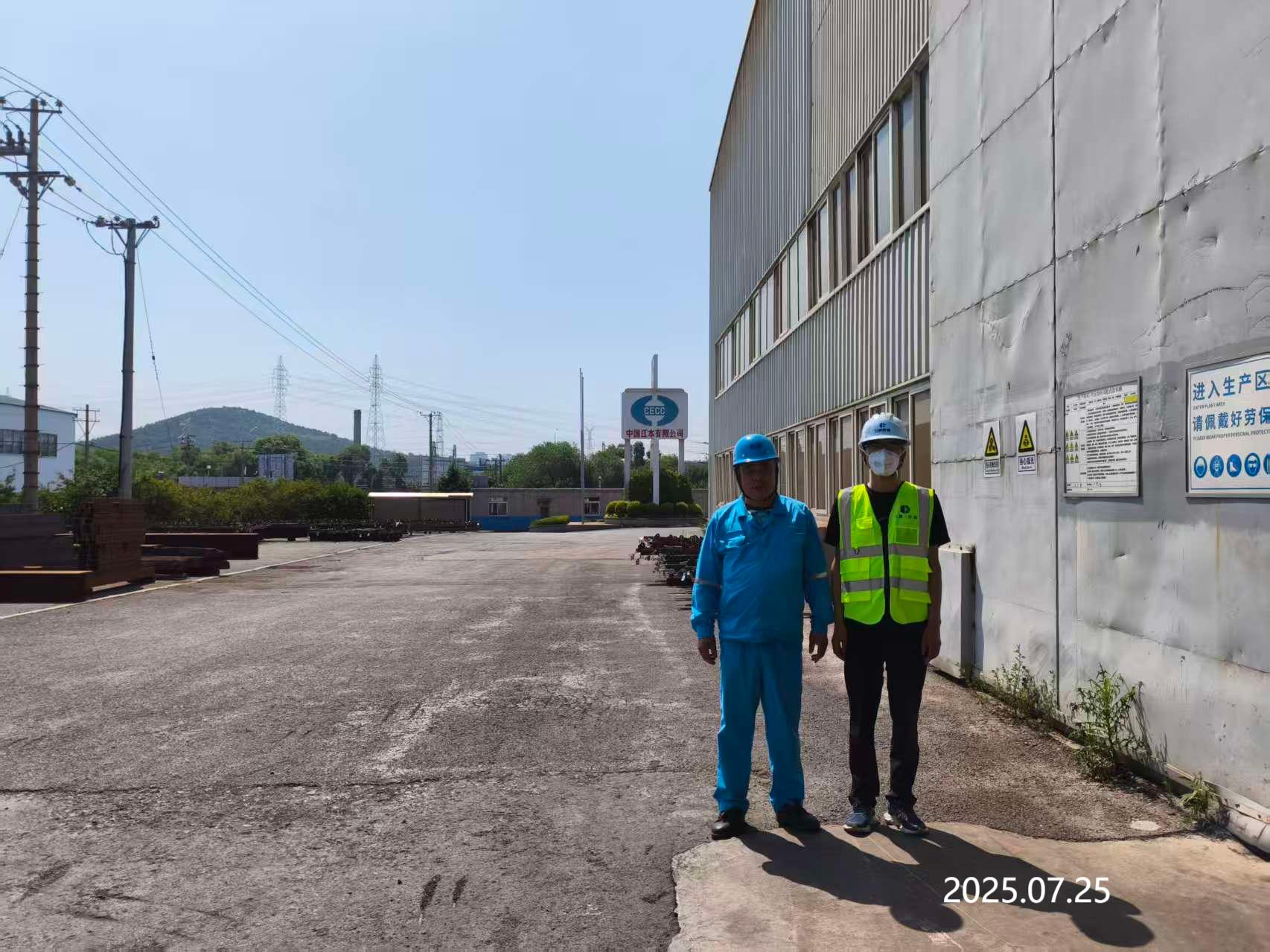 1760939161425521.jpg 合影.jpg